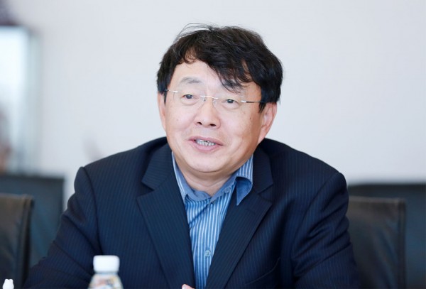 清华控股党委书记,董事长龙大伟